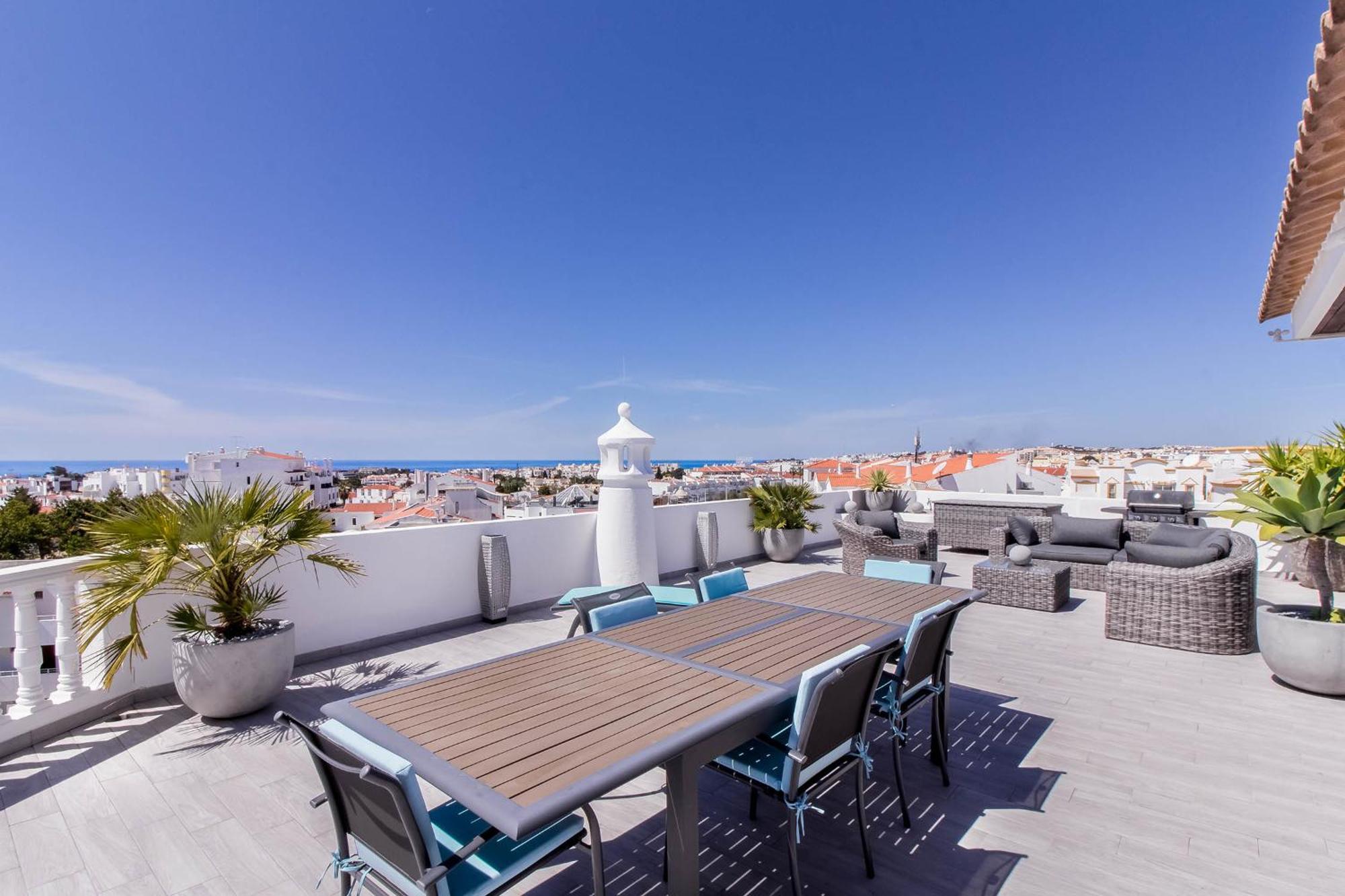Luxe Penthouse - Prime Location By Seareen Albufeira