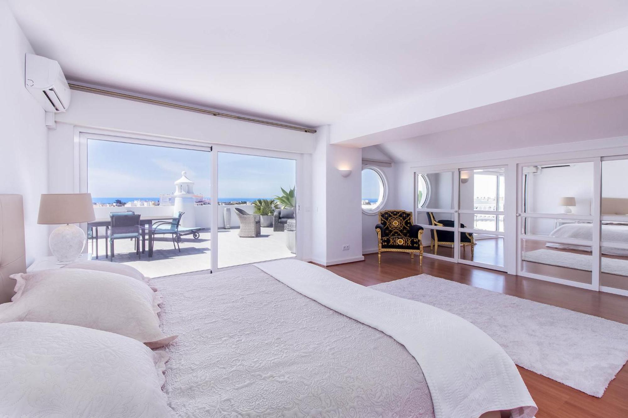 Luxe Penthouse - Prime Location By Seareen Appartement