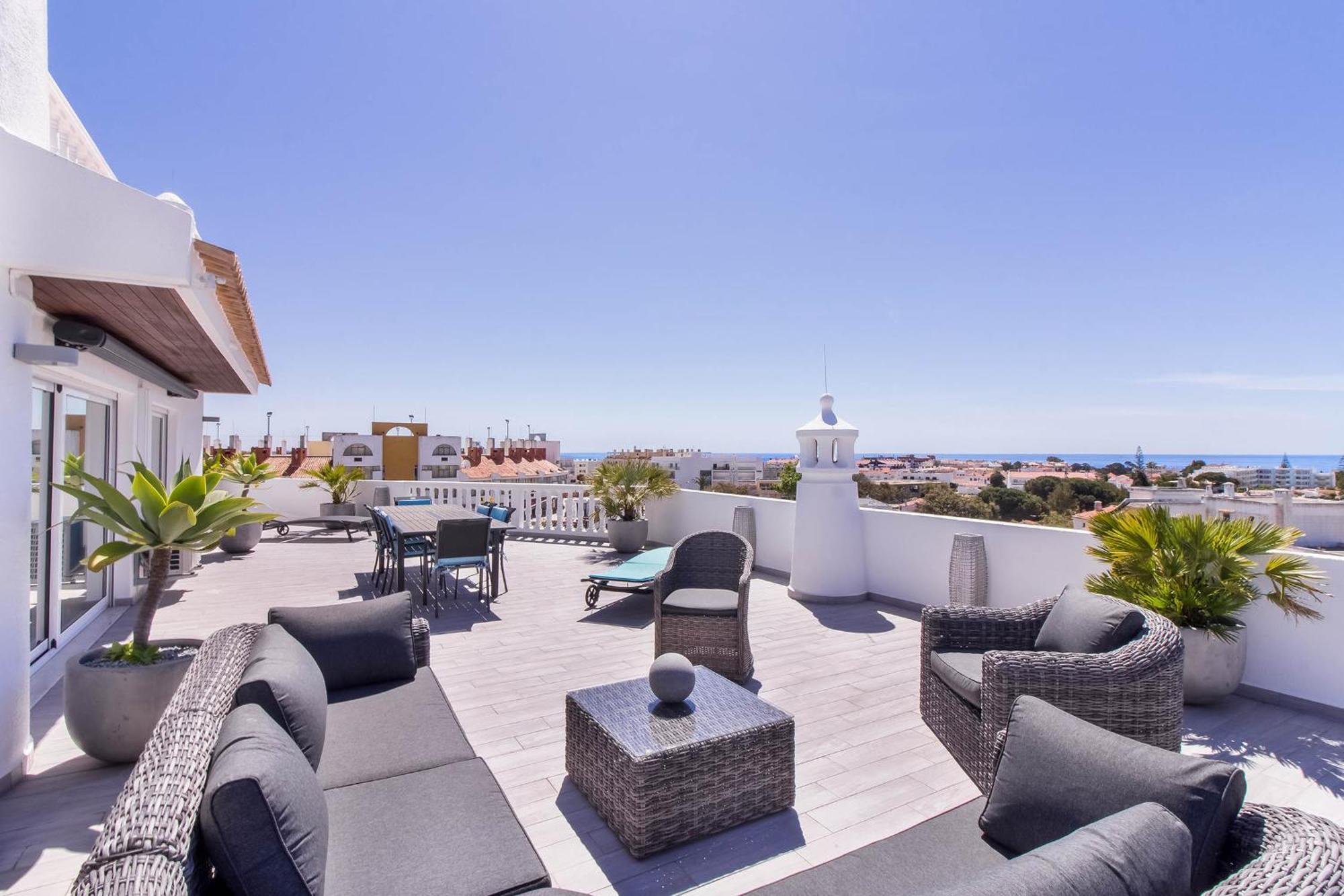 Luxe Penthouse - Prime Location By Seareen Albufeira